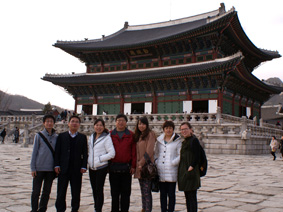 飛龍醫療優秀員工于韓國景福宮合影