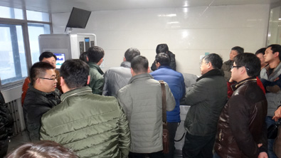 眾人參觀體驗鄢陵中醫院外星艙脊柱疼痛智能康復系統/非手術脊柱減壓系統 眾人參觀體驗鄢陵中醫院外星艙脊柱疼痛智能康復系統/非手術脊柱減壓系統