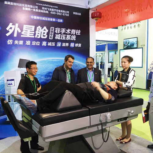 外國人體驗中國外星艙 外國人體驗中國外星艙