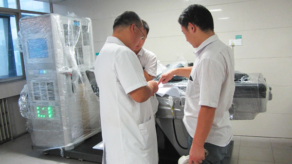 鄢陵縣中醫院相關負責人在驗收單上簽字