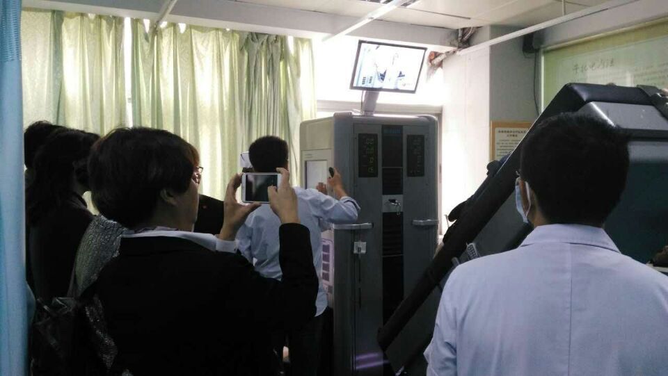 現場參觀外星艙 現場參觀外星艙