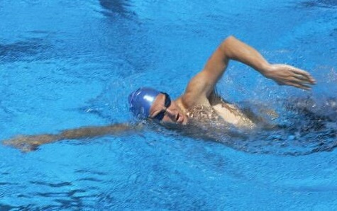 游泳能治好腰椎病切不可信 游泳能治好腰椎病切不可信