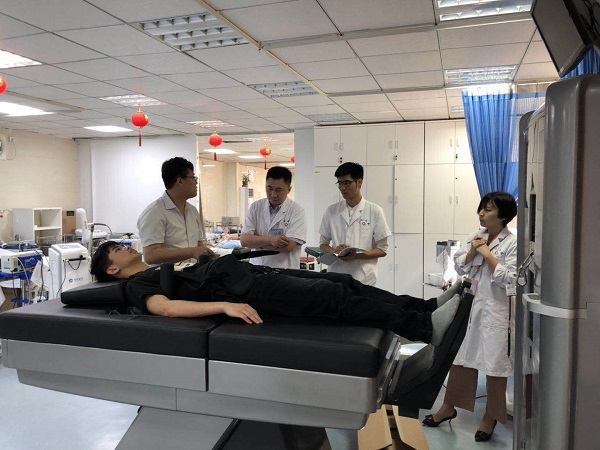 培訓外星艙非手術脊柱減壓系統的使用