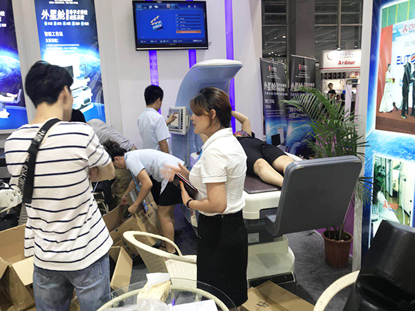 飛龍醫療外星艙亮相第50屆中國(廣州)美博會 飛龍醫療外星艙亮相第50屆中國(廣州)美博會